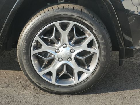 Used 2020 Jeep Grand Cherokee Overland AWD/4WD image 13