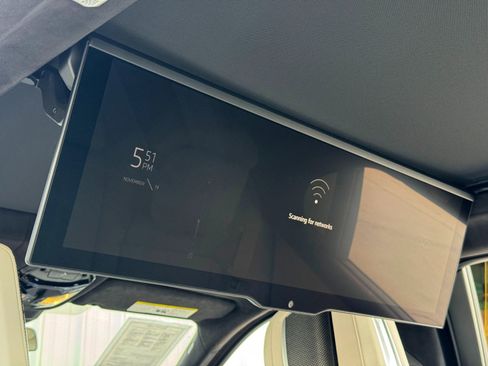 Used 2023 BMW i7 xDrive60 image 34