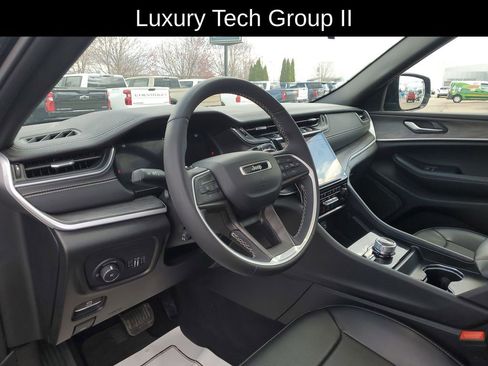 Used 2024 Jeep Grand Cherokee Limited w/ Luxury Tech Group II AWD/4WD image 8