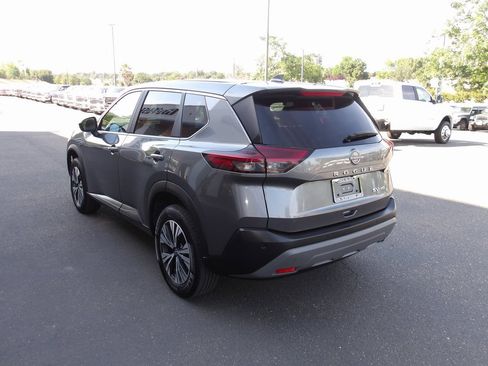 Used 2023 Nissan Rogue SV image 6