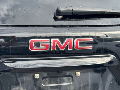 Used 2022 GMC Terrain SLE w/ Elevation Edition image 18