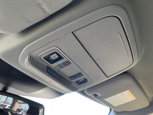 Used 2022 Ford Explorer XLT w/ Equipment Group 202A image 28