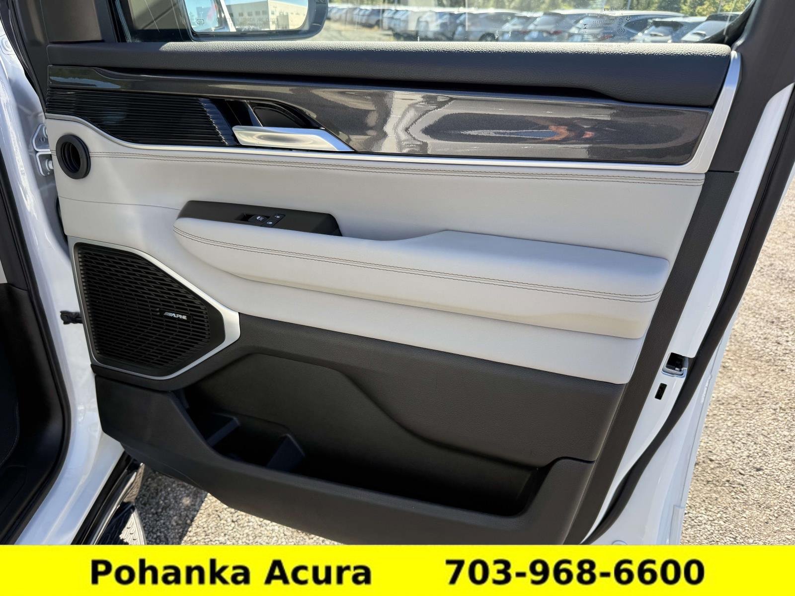 Used 2024 Jeep Wagoneer 4WD w/ Convenience Group I image 15