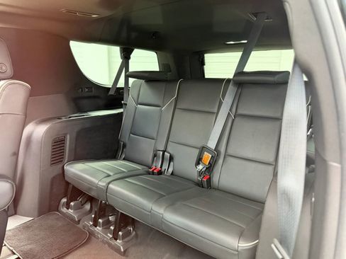 Used 2021 Cadillac Escalade ESV Premium Luxury RWD image 21