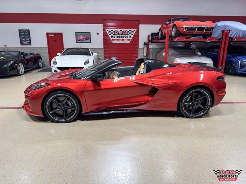 Used 2025 Chevrolet Corvette E-Ray AWD/4WD image 2