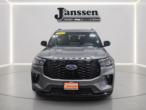 Used 2025 Ford Explorer ST-Line w/ ST-Line Street Pack AWD/4WD image 7