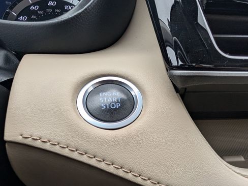 Used 2021 Toyota Highlander XLE image 30