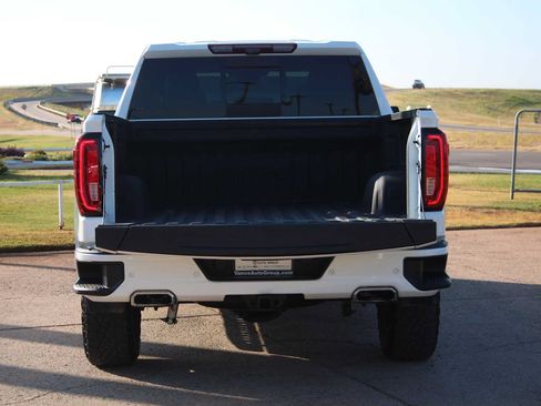 Used 2024 GMC Sierra 1500 AT4 w/ Technology Package AWD/4WD image 11