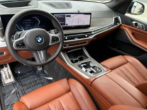 Used 2024 BMW X7 xDrive40i w/ M Sport Package AWD/4WD image 18
