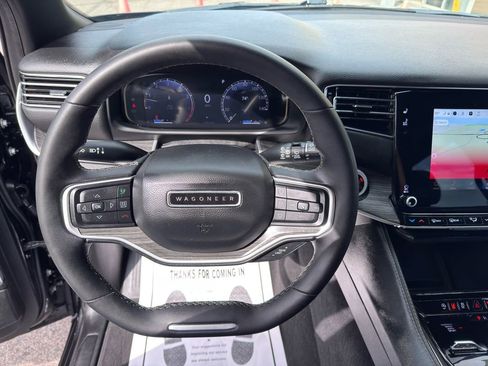 Used 2024 Jeep Wagoneer L Series II w/ Flexible Seating Group image 17
