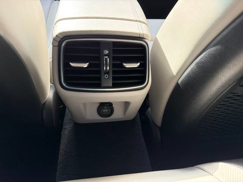 Used 2021 Genesis G70 2.0T RWD image 18