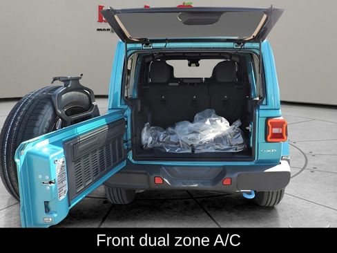 New 2024 Jeep Wrangler Unlimited Sahara w/ Technology Group AWD/4WD image 17