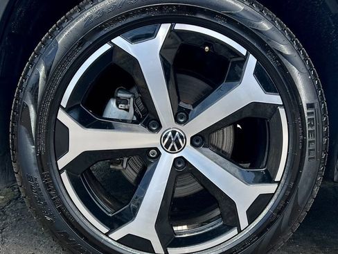 Used 2025 Volkswagen Tiguan SE FWD image 29