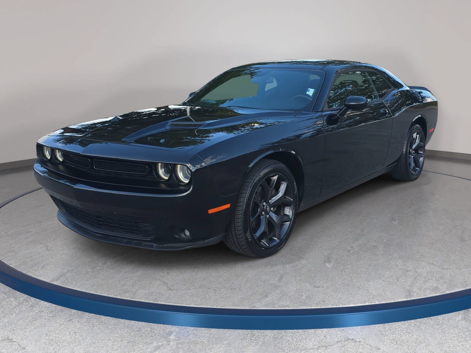 Used 2020 Dodge Challenger SXT w/ Blacktop Package RWD image 1