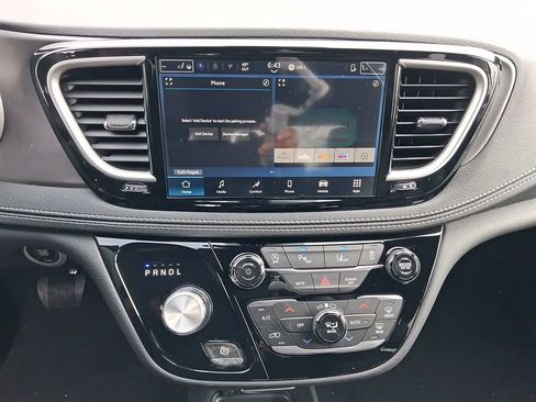 New 2026 Chrysler Pacifica Select FWD image 27