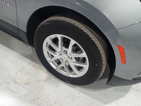 Used 2024 Chevrolet Equinox LT AWD/4WD image 2