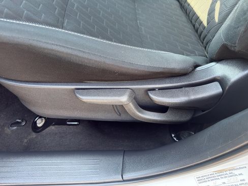 Used 2022 Nissan Kicks S image 14