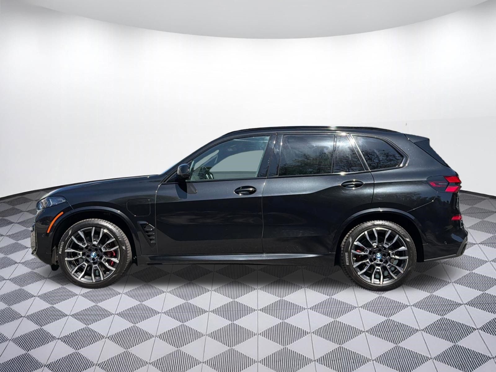 Used 2024 BMW X5 xDrive50e w/ Executive Package AWD/4WD image 2