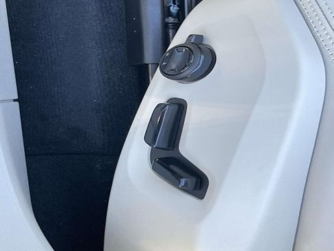 New 2026 Volvo XC60 B5 Ultra w/ Climate Package image 22