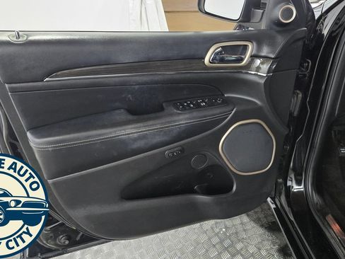 Used 2017 Jeep Grand Cherokee Overland AWD/4WD image 29
