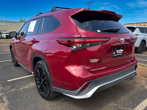 Used 2023 Toyota Highlander XSE FWD image 6