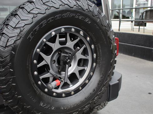 Used 2016 Jeep Wrangler Unlimited Sahara w/ Connectivity Group AWD/4WD image 18