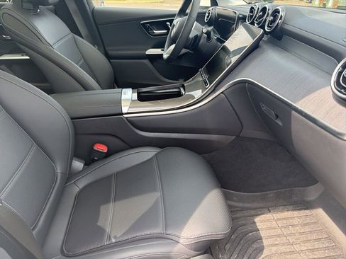 Used 2024 Mercedes-Benz GLC 300 4MATIC image 8