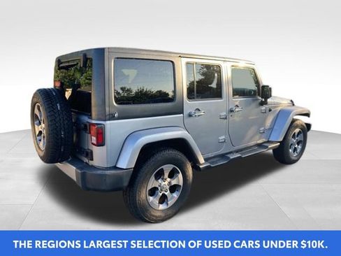 Used 2017 Jeep Wrangler Unlimited Sahara AWD/4WD image 4