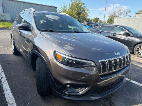 Used 2020 Jeep Cherokee Latitude Plus FWD image 2