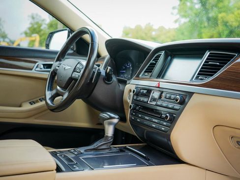 Used 2018 Genesis G80 3.8 w/ Option Group 02 image 11