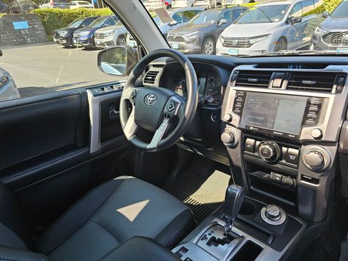 Used 2022 Toyota 4Runner SR5 Premium w/ Moonroof Package AWD/4WD image 10