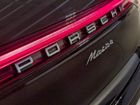 Used 2025 Porsche Macan image 16