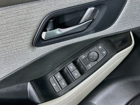 Used 2023 Nissan Rogue SV FWD image 15