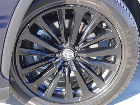 Used 2024 Toyota Highlander XSE image 11