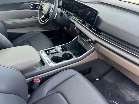 New 2026 Kia Carnival SX FWD image 17