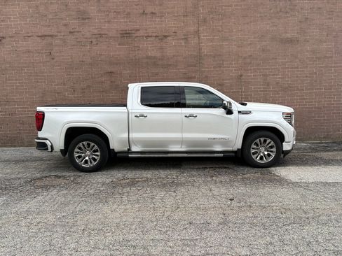 Used 2022 GMC Sierra 1500 Denali w/ Technology Package AWD/4WD image 6