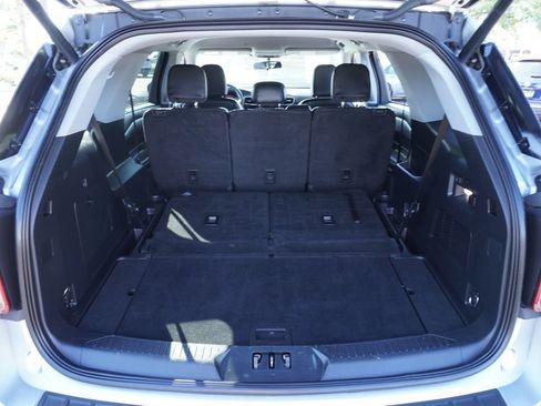 Used 2022 Ford Explorer XLT w/ Equipment Group 202A image 8