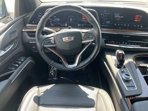 Certified 2024 Cadillac Escalade ESV Premium Luxury AWD/4WD image 15