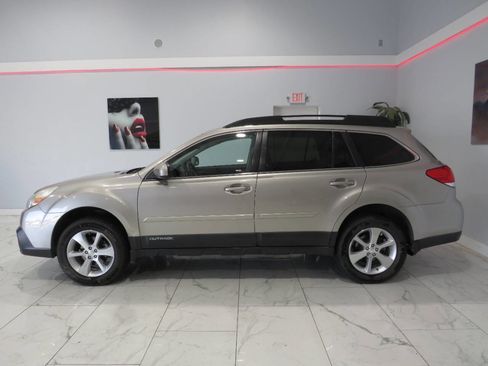 Used 2014 Subaru Outback 2.5i Limited w/ Moonroof Package AWD/4WD image 6