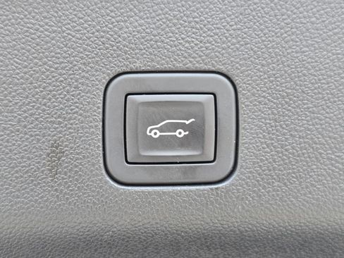 Certified 2025 Chevrolet Tahoe Premier AWD/4WD image 17