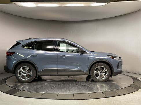 Used 2025 Ford Escape ST-Line w/ Equipment Group 301A image 5