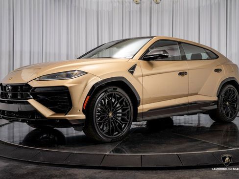 Used 2025 Lamborghini Urus SE image 8