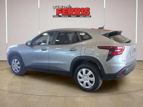 Used 2024 Chevrolet Trax LS FWD image 3
