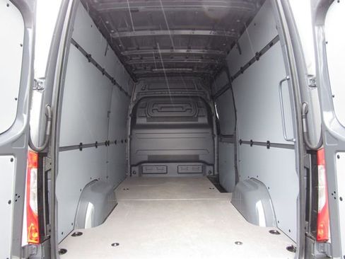 Used 2025 Mercedes-Benz Sprinter 2500 image 22