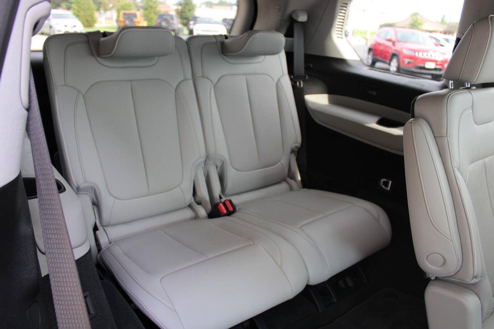 Certified 2022 Jeep Grand Cherokee L Overland w/ Advanced Protech Group III AWD/4WD image 28