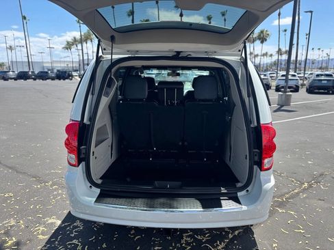 Used 2019 Dodge Grand Caravan SXT FWD image 8