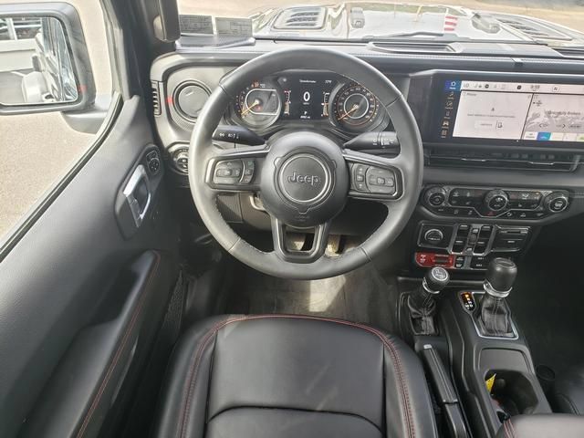 Used 2025 Jeep Gladiator Rubicon w/ Safety Group AWD/4WD image 16