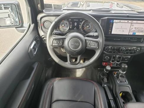 Used 2025 Jeep Gladiator Rubicon w/ Safety Group AWD/4WD image 16