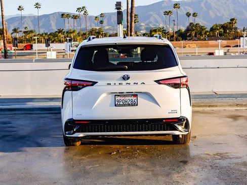 Used 2024 Toyota Sienna XSE w/ XSE Plus Package image 7