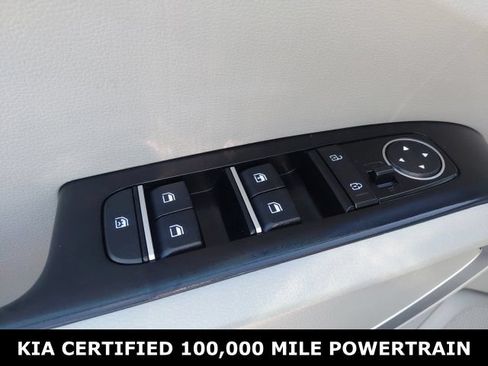 Used 2025 Kia Soul LX w/ LX Technology Package FWD image 18